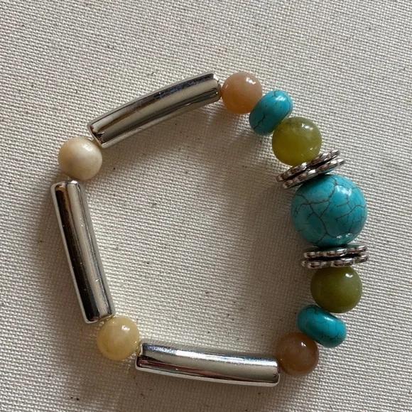 Beautiful Faux Stone and Metal Stretch Bracelet - Picture 5 of 6